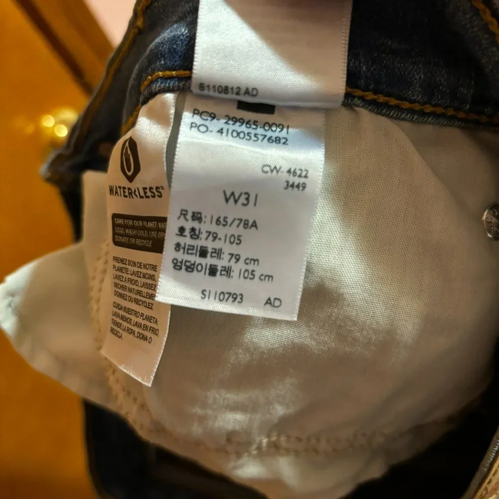 Levi’s Mid Length Denim Shorts 5 Pocket Medium‎ Blue